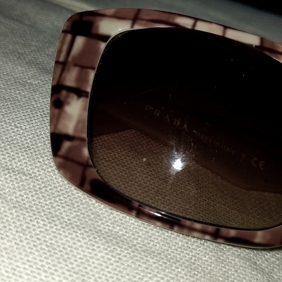 Prada sunglasses SPR 03N - Picture 3 of 6